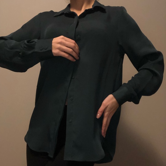 H&M FLOWY BLOUSE 💚 - Picture 3 of 4